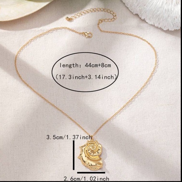 Golden Shell Necklace - Picture 7 of 7